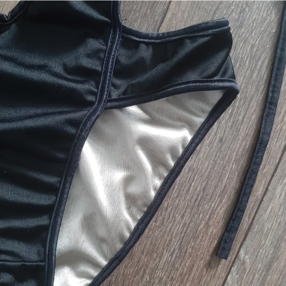 Sleek Black One-Piece Swimsuit for Effortless Elegance - Picture 4 of 4